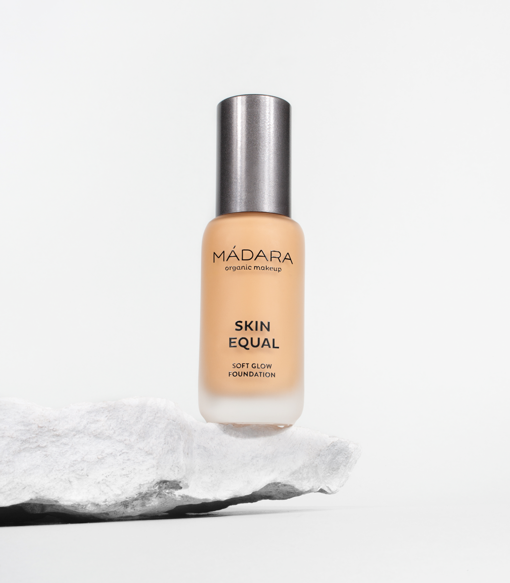 Madara Skin Equal Foundation #40 Sand, 30 ml - die Naturcosmetic