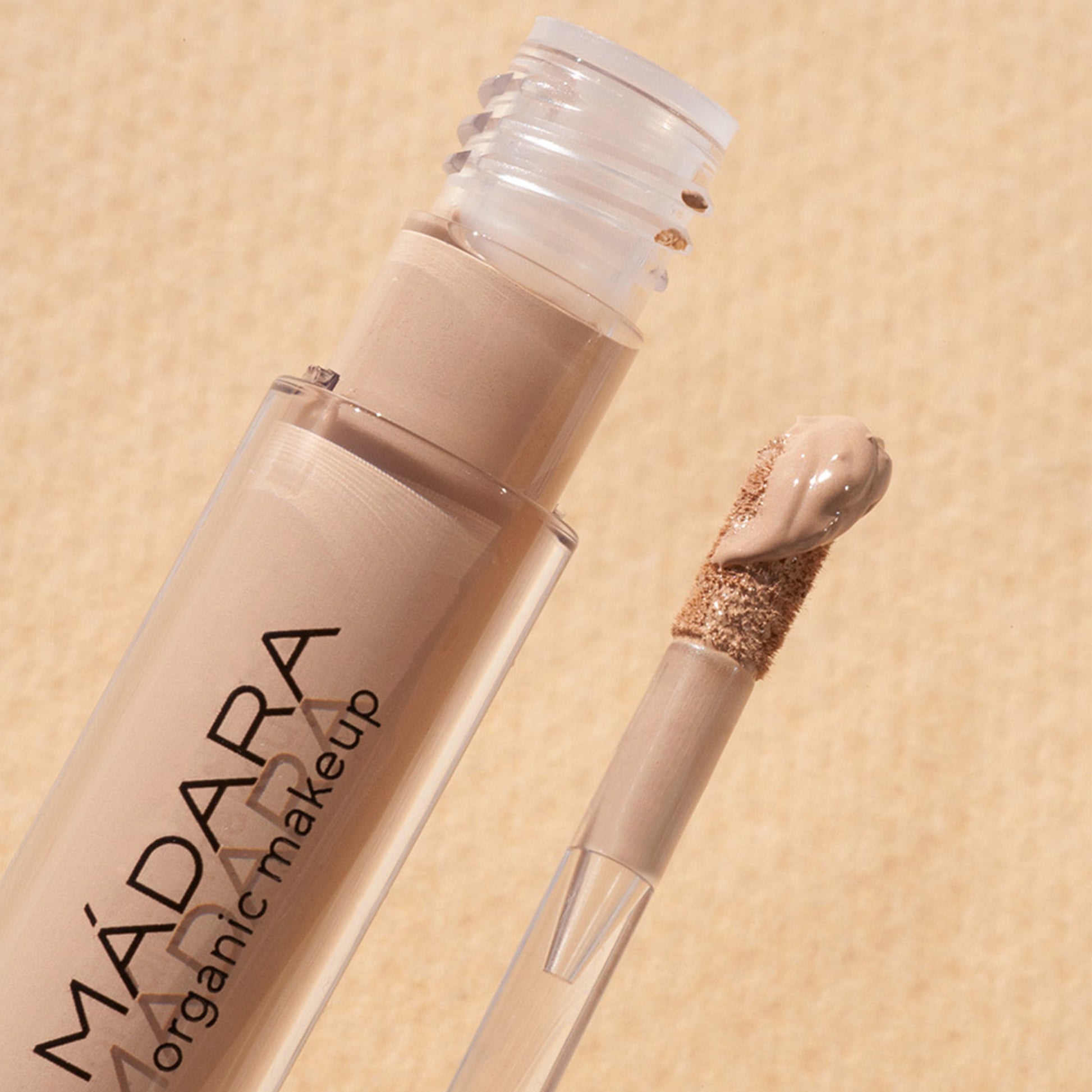 Madara Leuchtender perfektionierender Concealer Nr. 30 Warm Latte, 4 ml - die Naturcosmetic