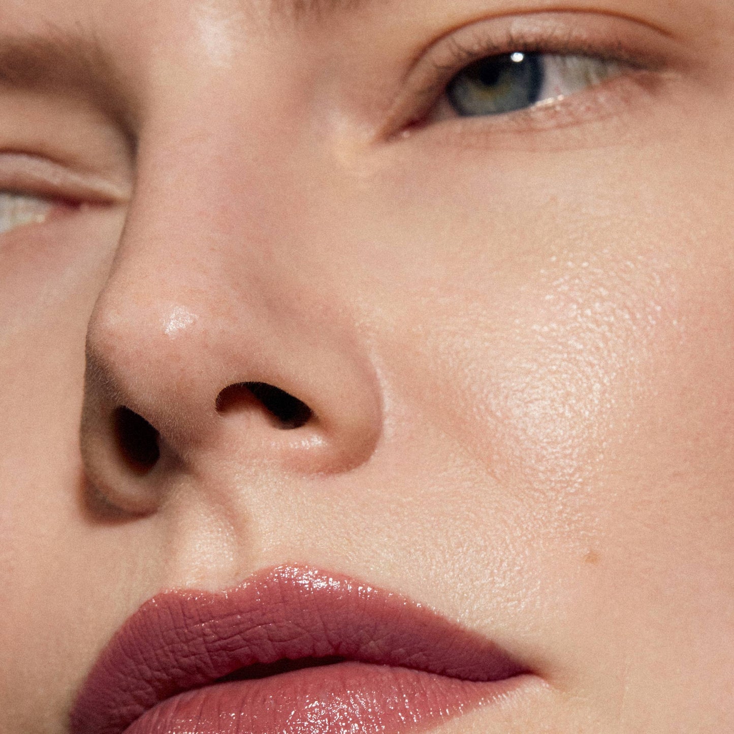 Madara DAZZLE NIGHTS Satin Shine Lippenstift, #503 CHARISMA