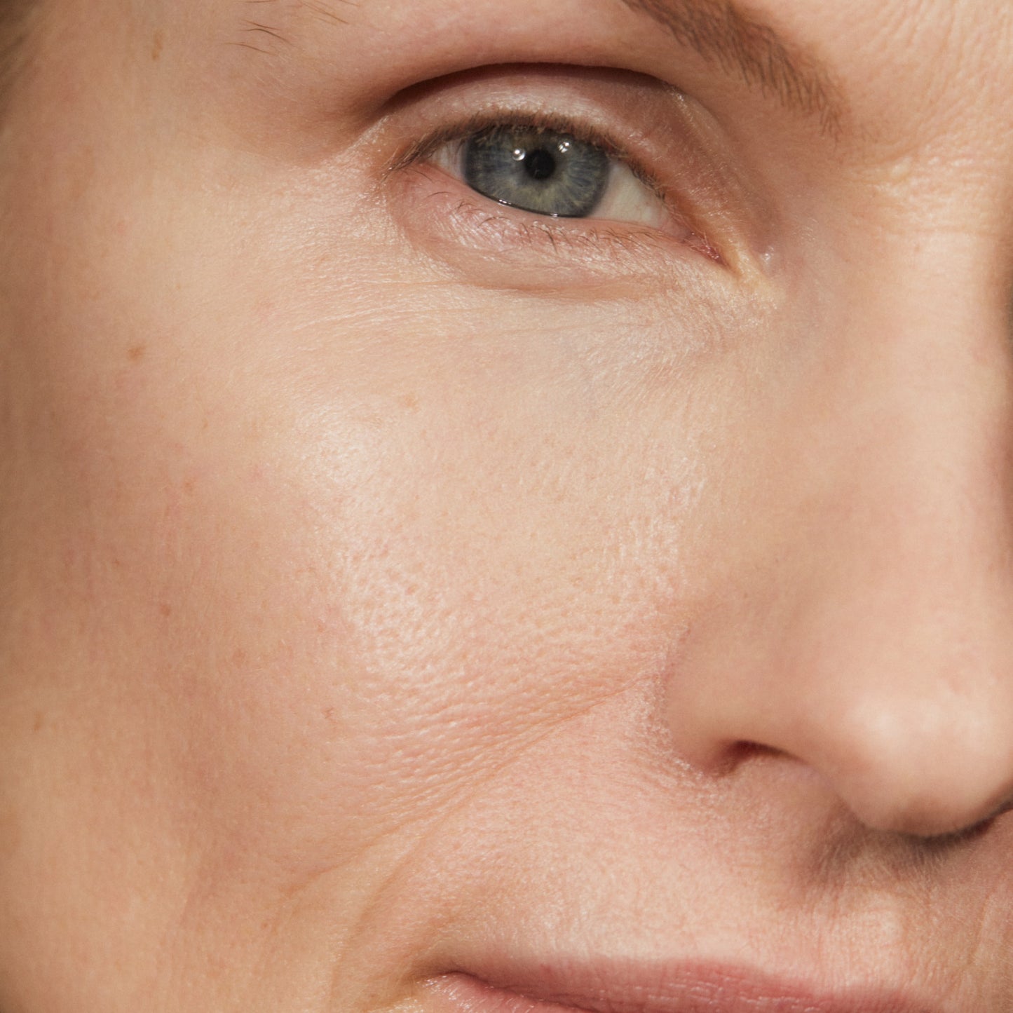 Madara Mineralischer Gesichtspuder - Air Equal Soft Mineral Powder Nr. 0 Translucent 9 g - die Naturcosmetic