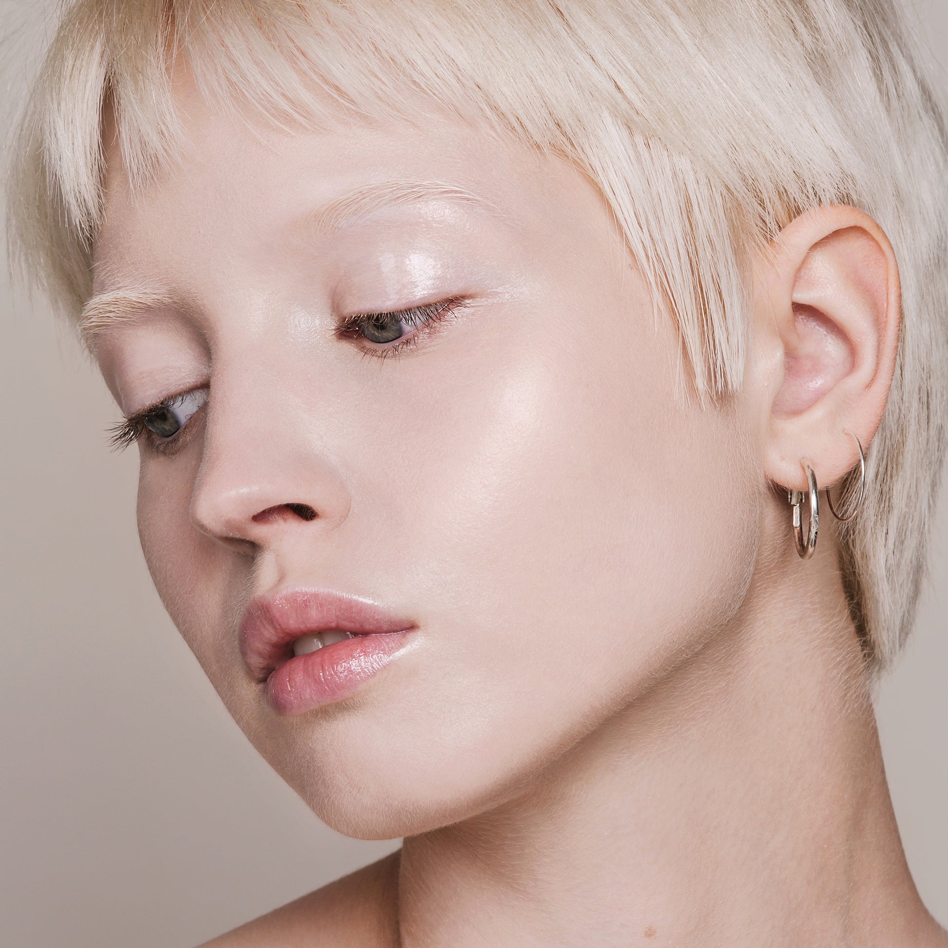 Madara Skin Equal Foundation #10 Porcelain, 30 ml - die Naturcosmetic