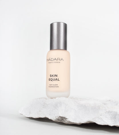 Madara Skin Equal Foundation #10 Porcelain, 30 ml - die Naturcosmetic