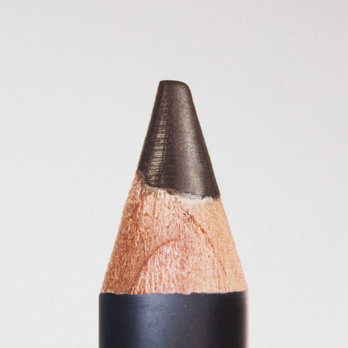 Madara Augenbrauenstift, 1 DARK BROWN, 1 g - Madara