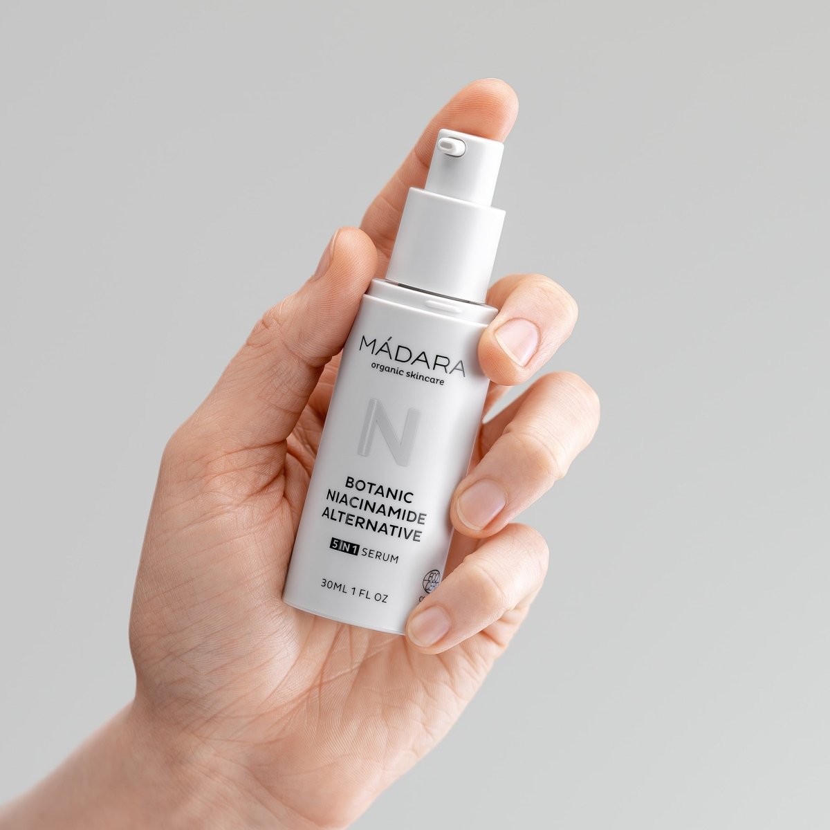 Madara Botanisches Niacinamid-Alternative 5-in-1-Serum, 30 ml - Madara