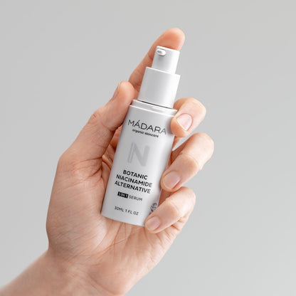 Madara Botanisches Niacinamid-Alternative 5-in-1-Serum, 30 ml - Madara