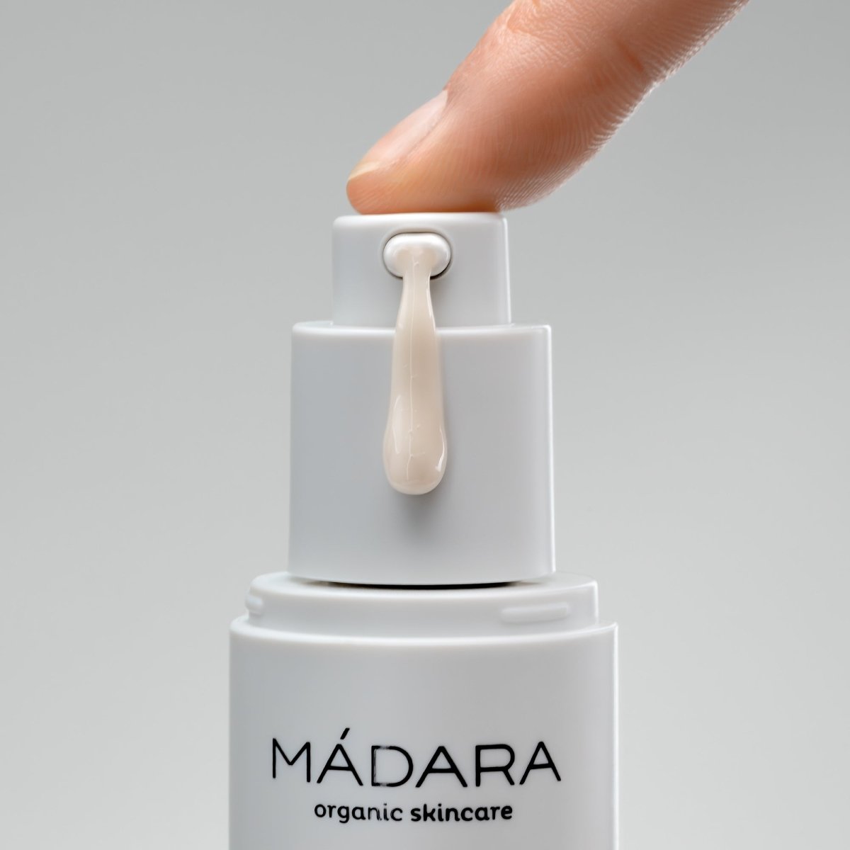 Madara Botanisches Niacinamid-Alternative 5-in-1-Serum, 30 ml - Madara