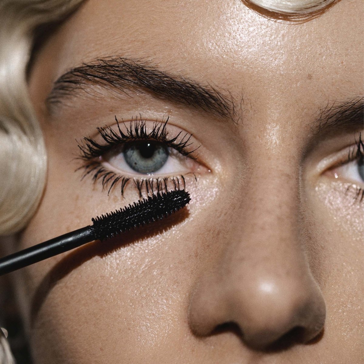 Madara Deep Matter Mascara für Ausdruck & Volumen 6 ml - Madara
