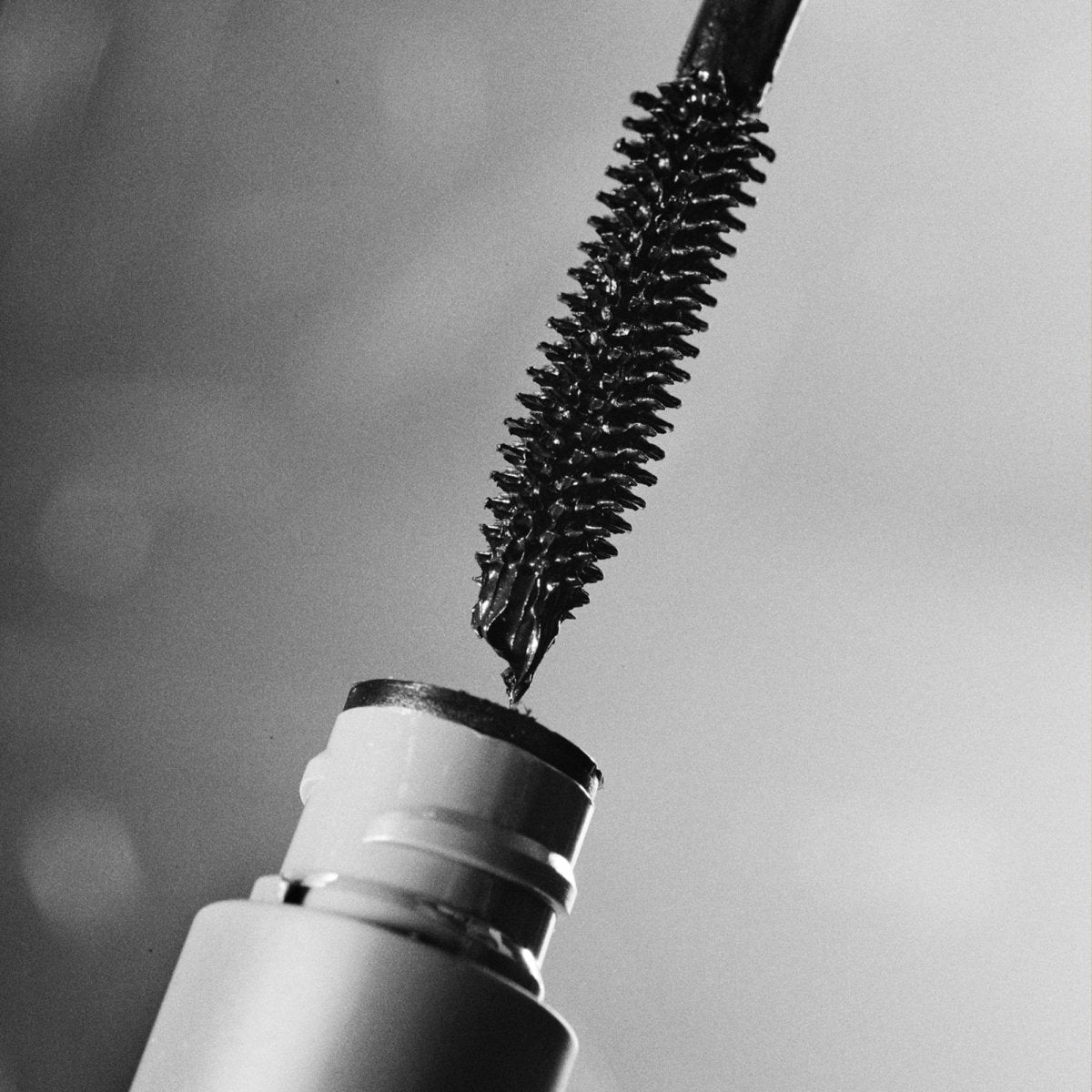 Madara Deep Matter Mascara für Ausdruck & Volumen 6 ml - Madara