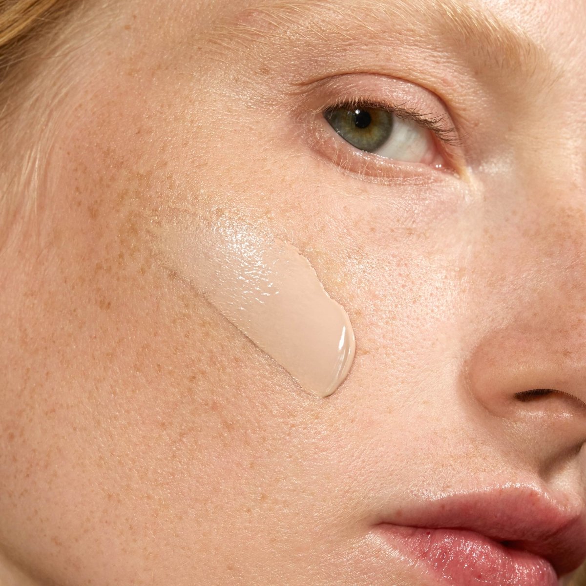Madara SKINONYM Semi-Matte Peptide Foundation, 20 IVORY, 30 ml - Madara