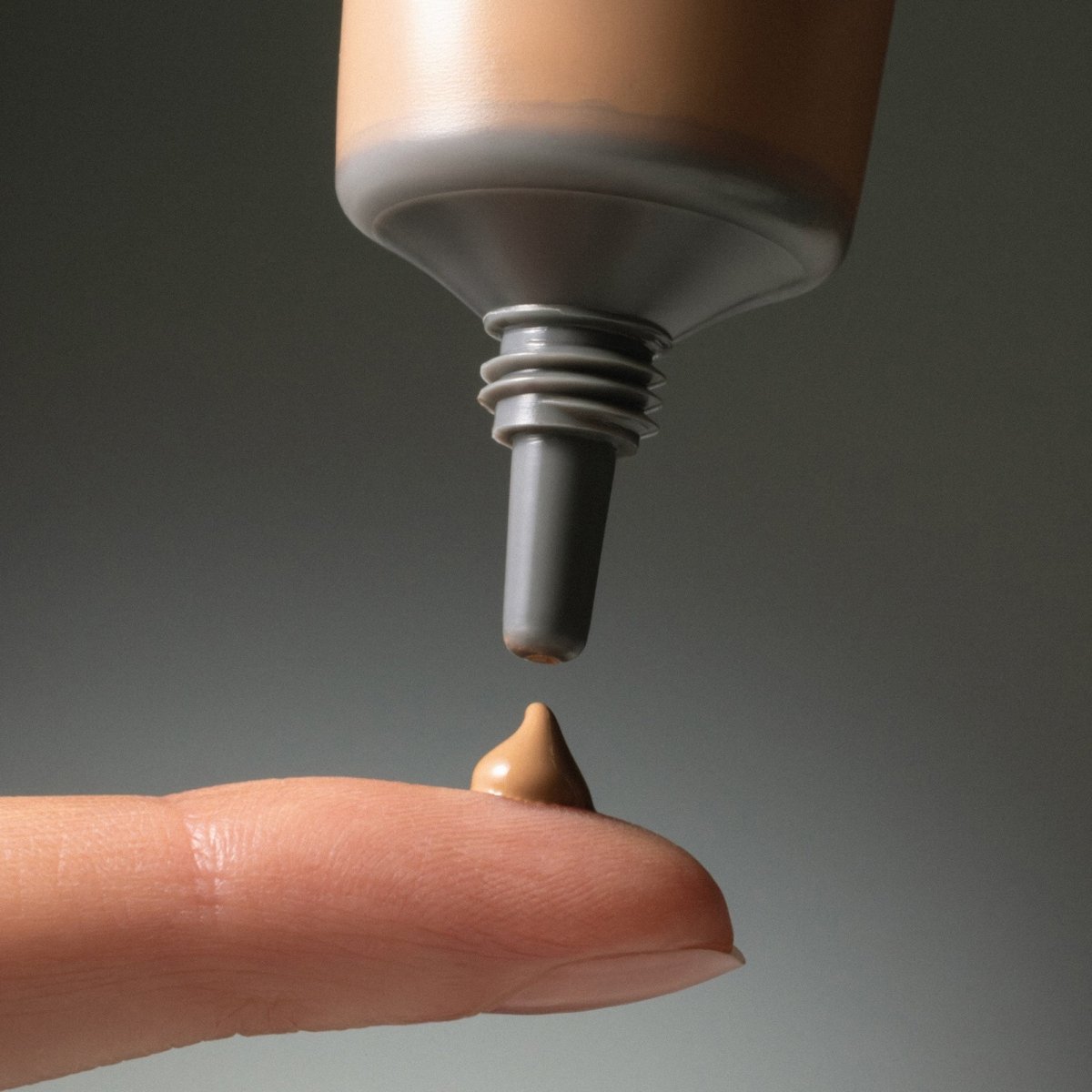 Madara SKINONYM Semi-Matte Peptide Foundation, 25 LINEN, 30 ml - Madara