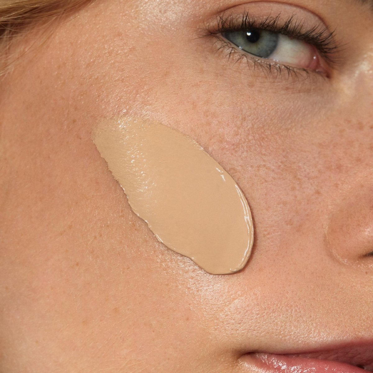 Madara SKINONYM Semi-Matte Peptide Foundation, 40 SAND, 30 ml - Madara
