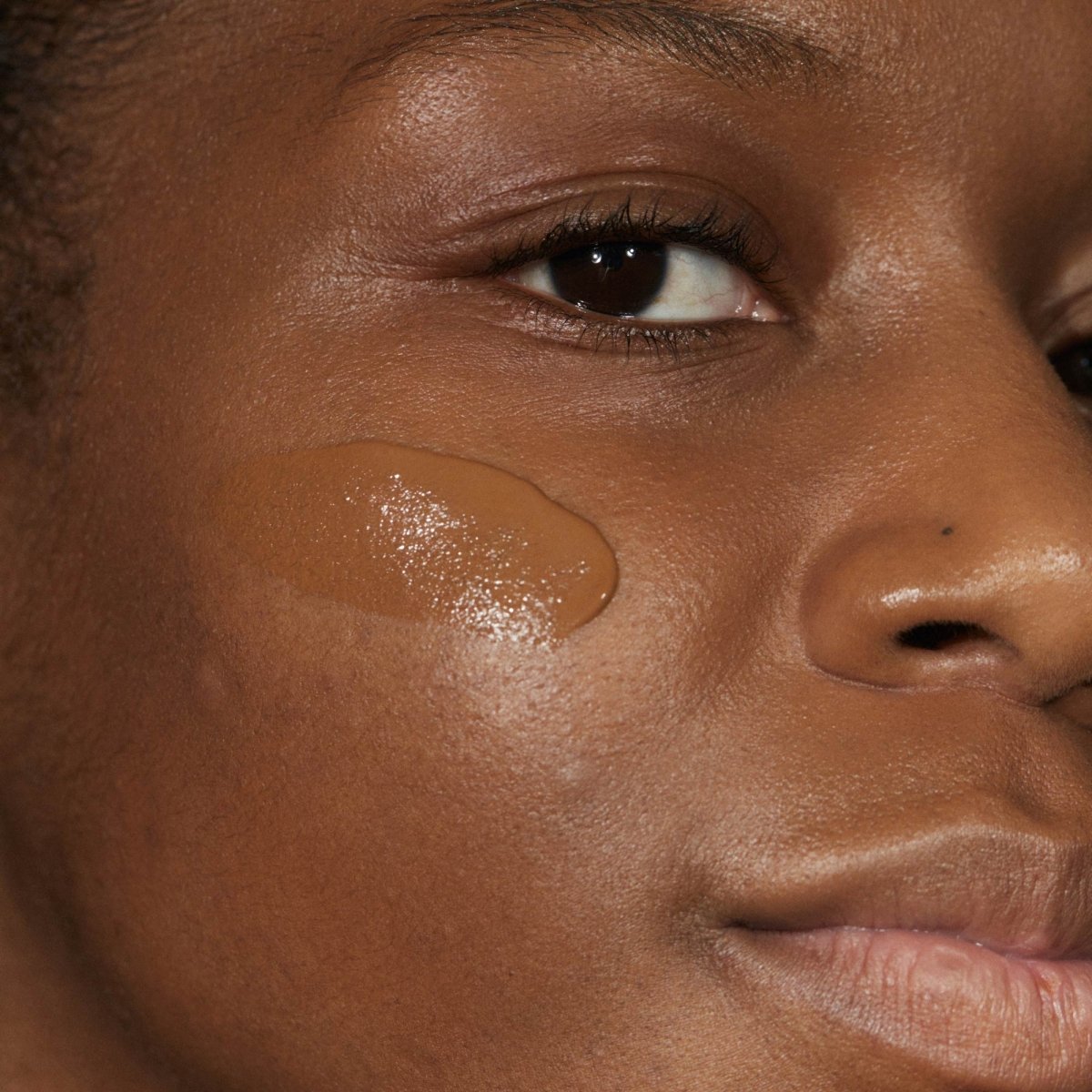 Madara SKINONYM Semi-Matte Peptide Foundation, 85 UMBER, 30 ml - Madara