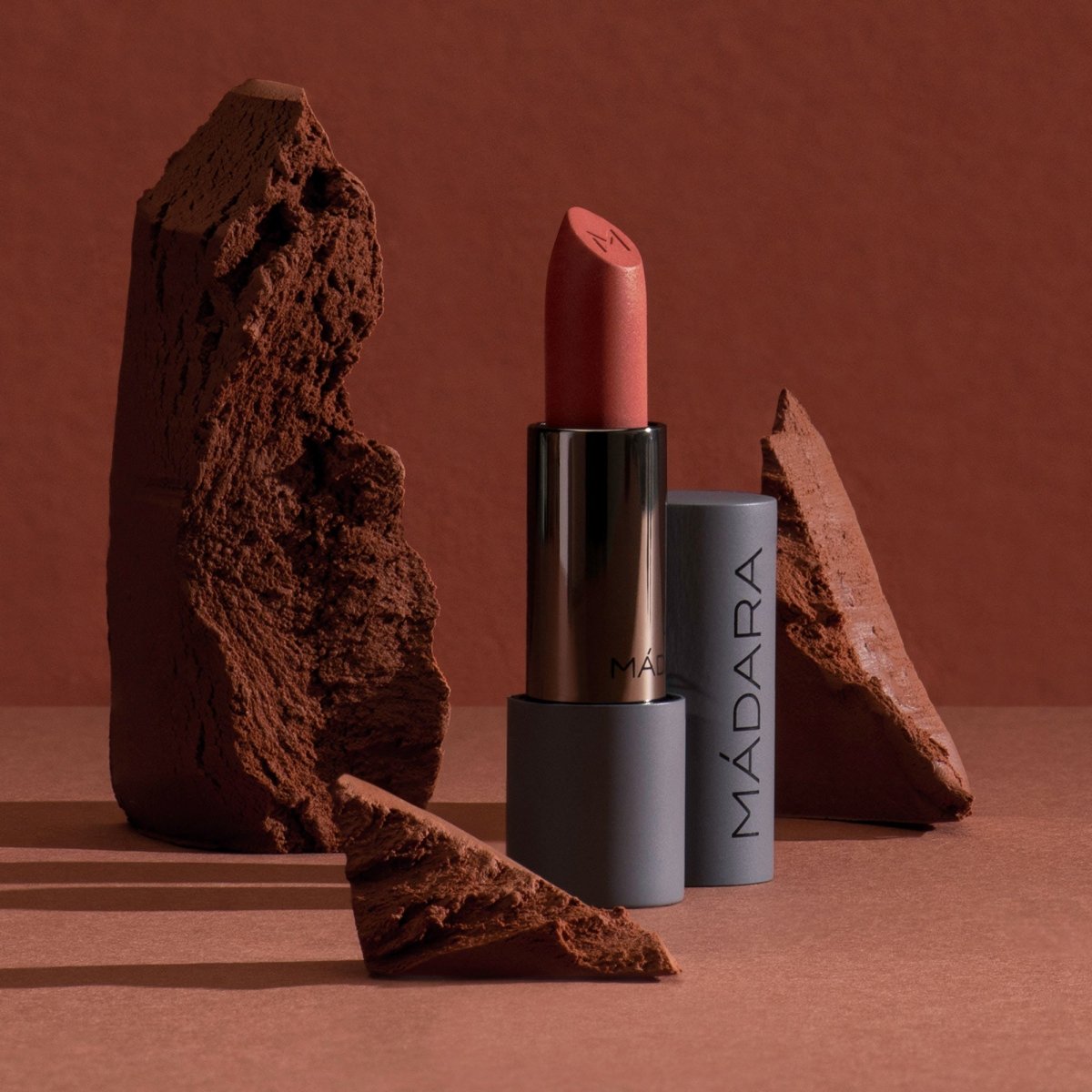 Madara VELVET WEAR Matte Cream Lippenstift, 33 MAGMA - Madara