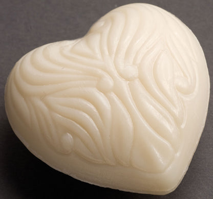 Saling Schafmilchseife Herz in dekorativer Faltschachtel mit Sichtfenster 65 g