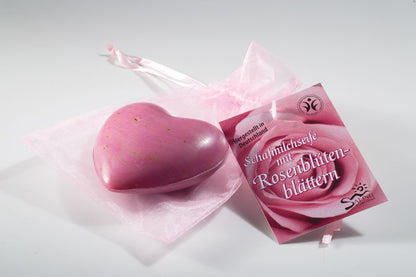 Saling Schafmilchseife Rose pink mit Rosenblütenblättern im Organzasäckchen mit Anhänger 65 g - die Naturcosmetic